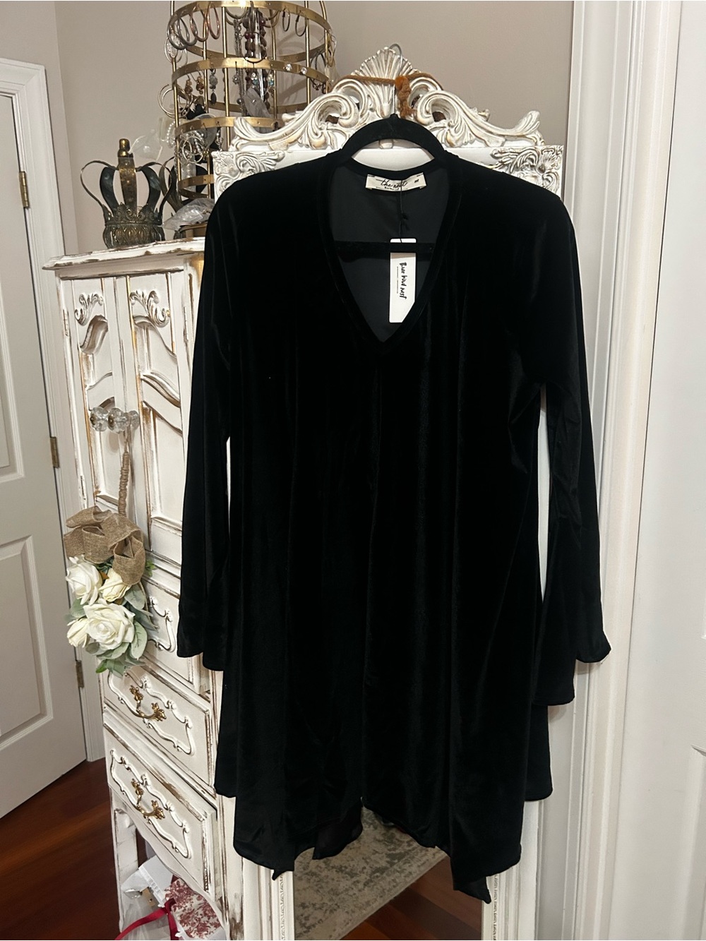 Golden Hour Bell Sleeved Black Velvet Mini Dress New Medium - Picture 6 of 13